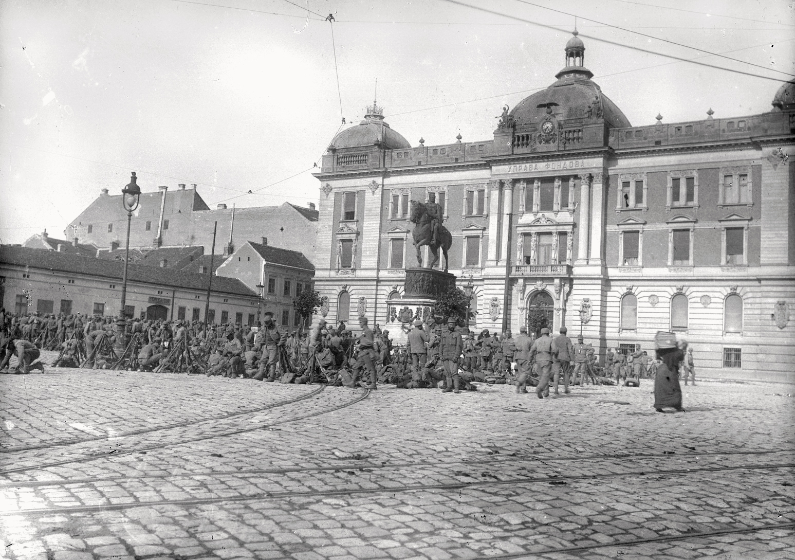 Austrougarska vojska na Pozorišnom trgu u Beogradu 1915. god.