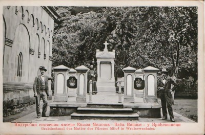 Vraćevšnica. Nadgrobni spomenik Baba Višnje, majke kneza Miloša (restaurirana razglednica)