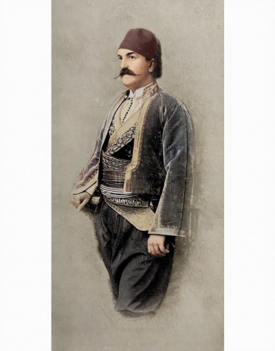 Kralj Milan Obrenović u narodnoj nošnji (obojena)