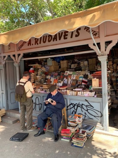 Ulični prodavac starih knjiga u Madridu