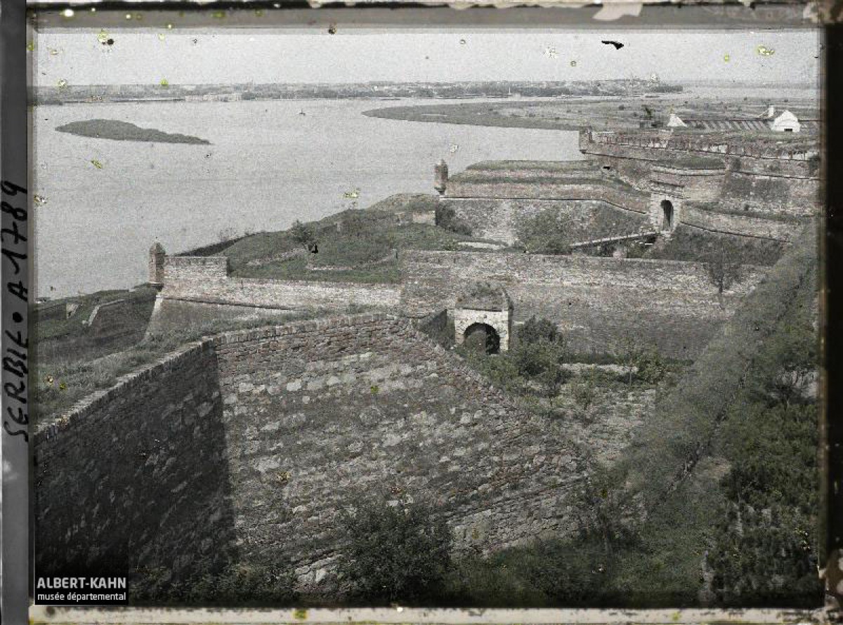 Kalemegdanska tvrđava. Pogled s Kalemegdana na Zemun 1913. g.