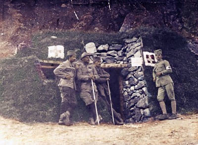 Srpski vojni sanitet 1917. godine. Retuširana fotografija