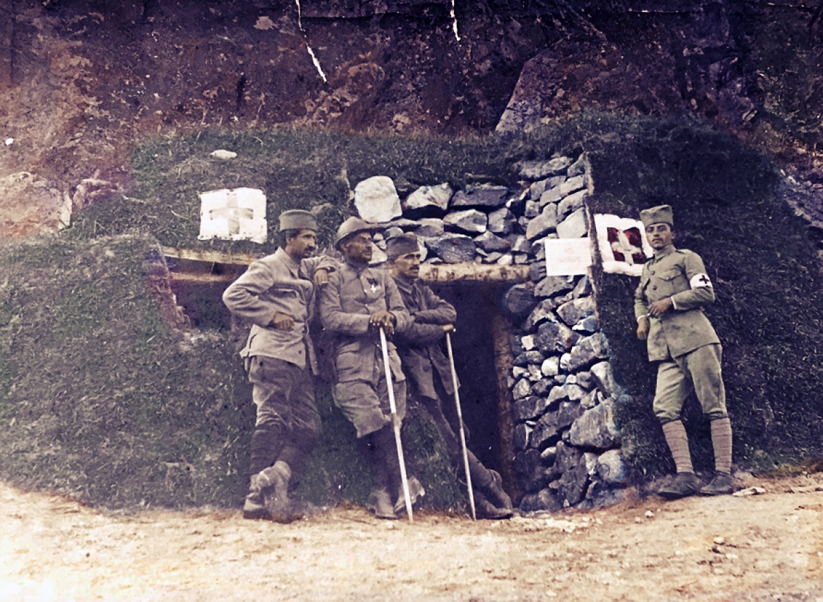 Srpski vojni sanitet 1917. godine. Retuširana fotografija