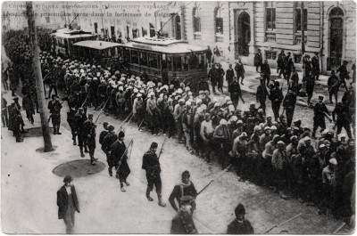 Sprovod turskih zarobljenika u Beogradsku tvrđavu. Razglednica od 26. avgusta 1913.