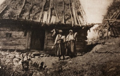 Seoska kuća između Kremne i Užica oko 1920.