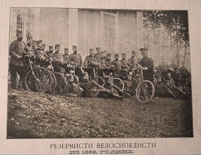 Biciklistička četa srpske vojske 1898. godine. Iz lista 